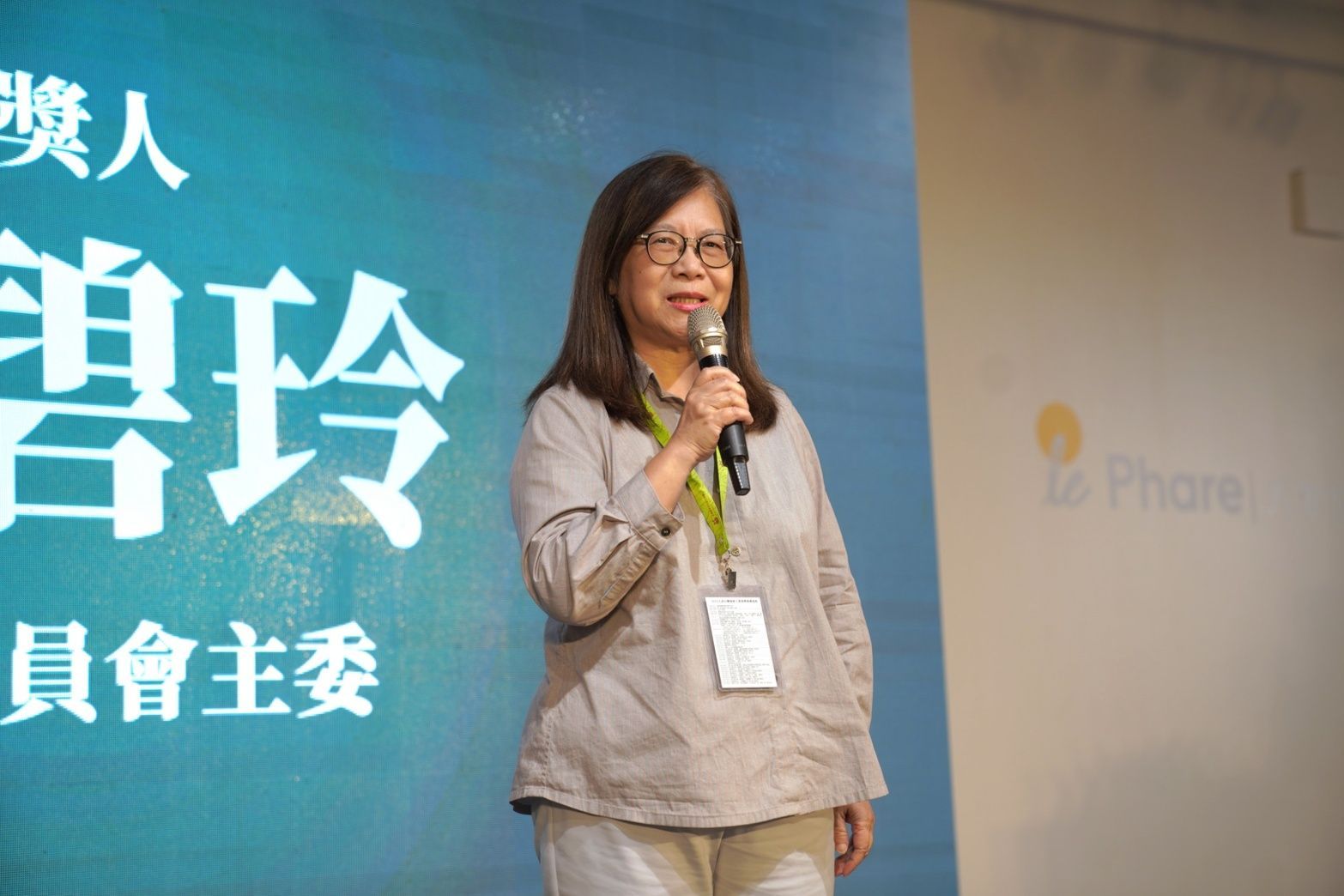 海巡署南部分署荊凌雲榮獲「大武山職場新人賞」 管碧玲頒獎肯定