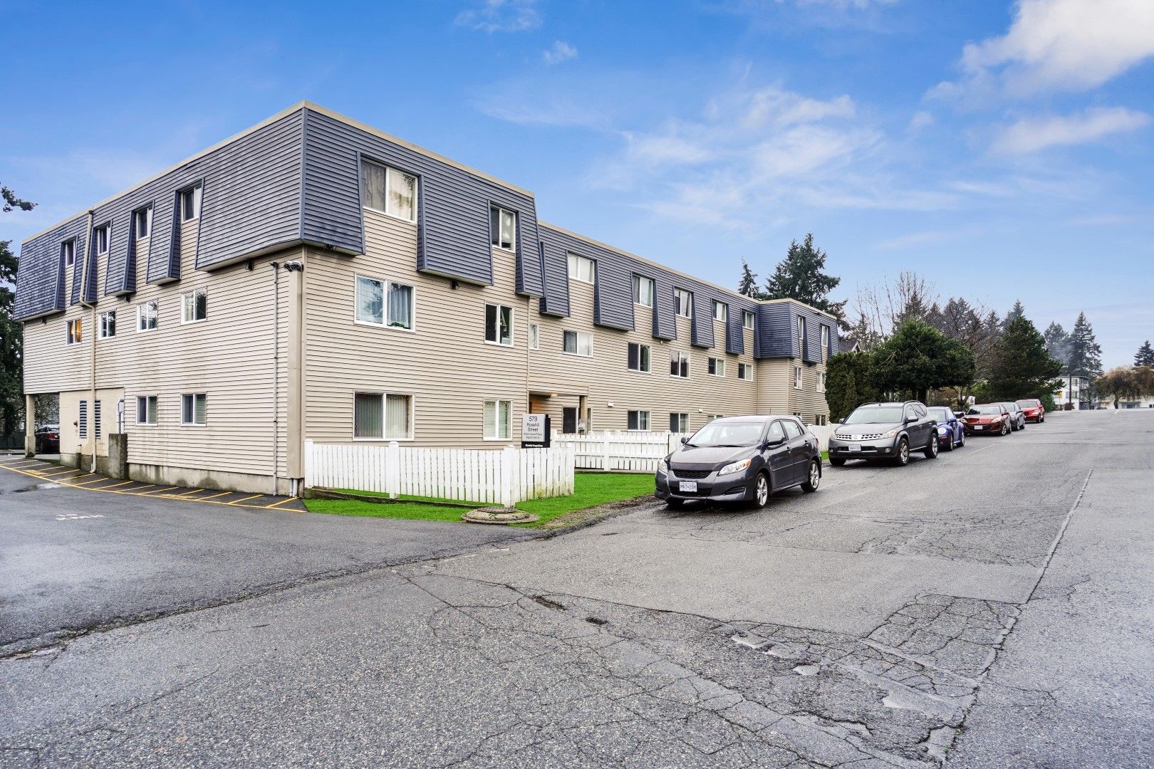 Alderwood Place Apartments Gallery