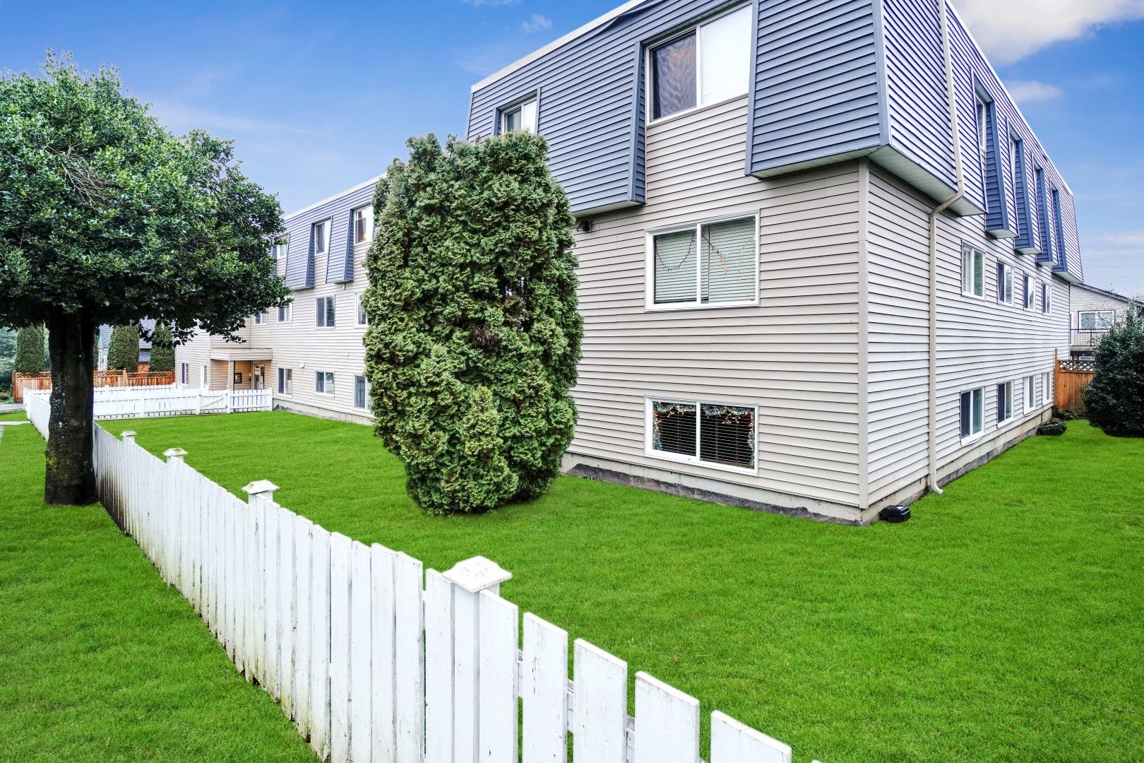 Alderwood Place Apartments Gallery