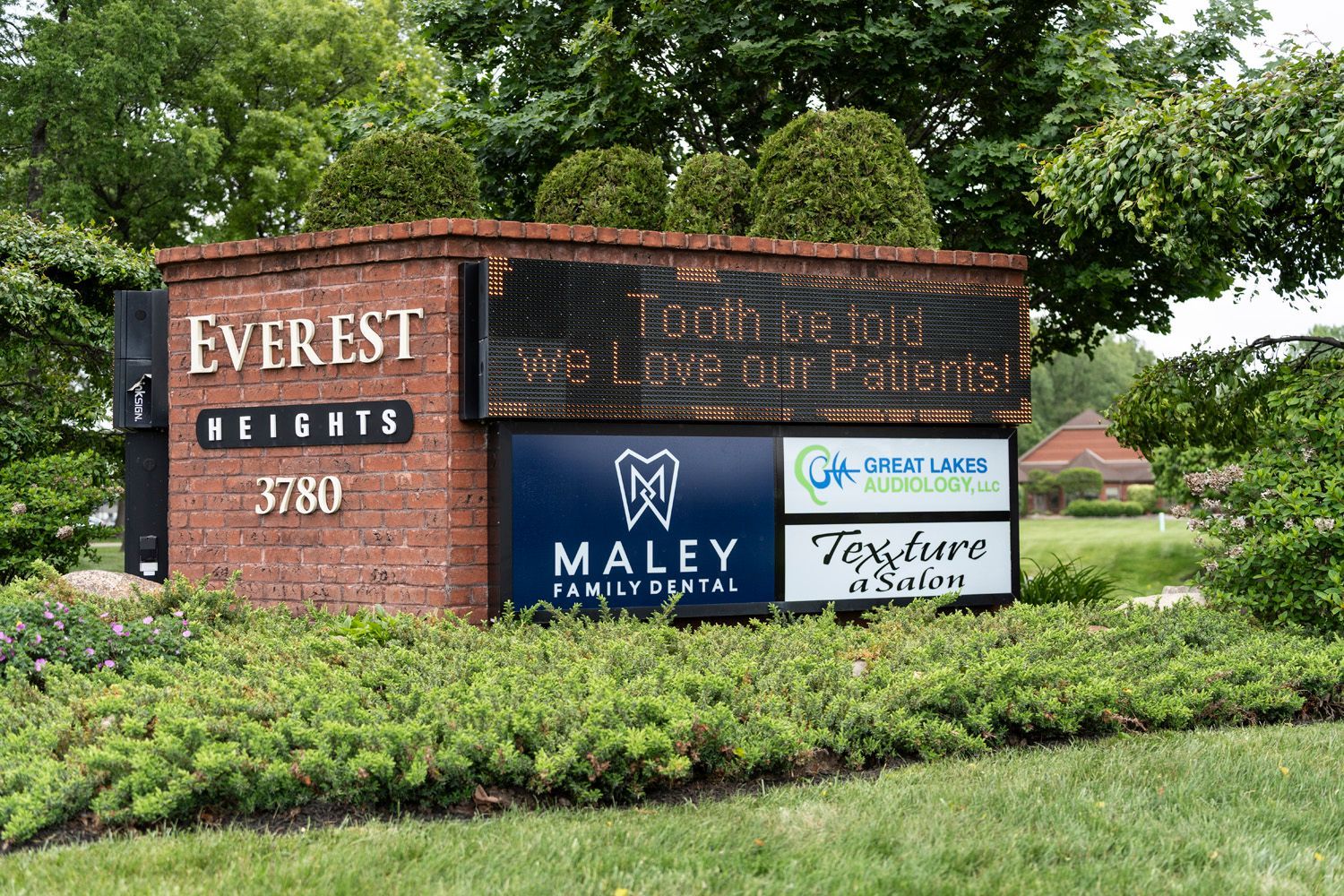 Maley Family Dental Sign