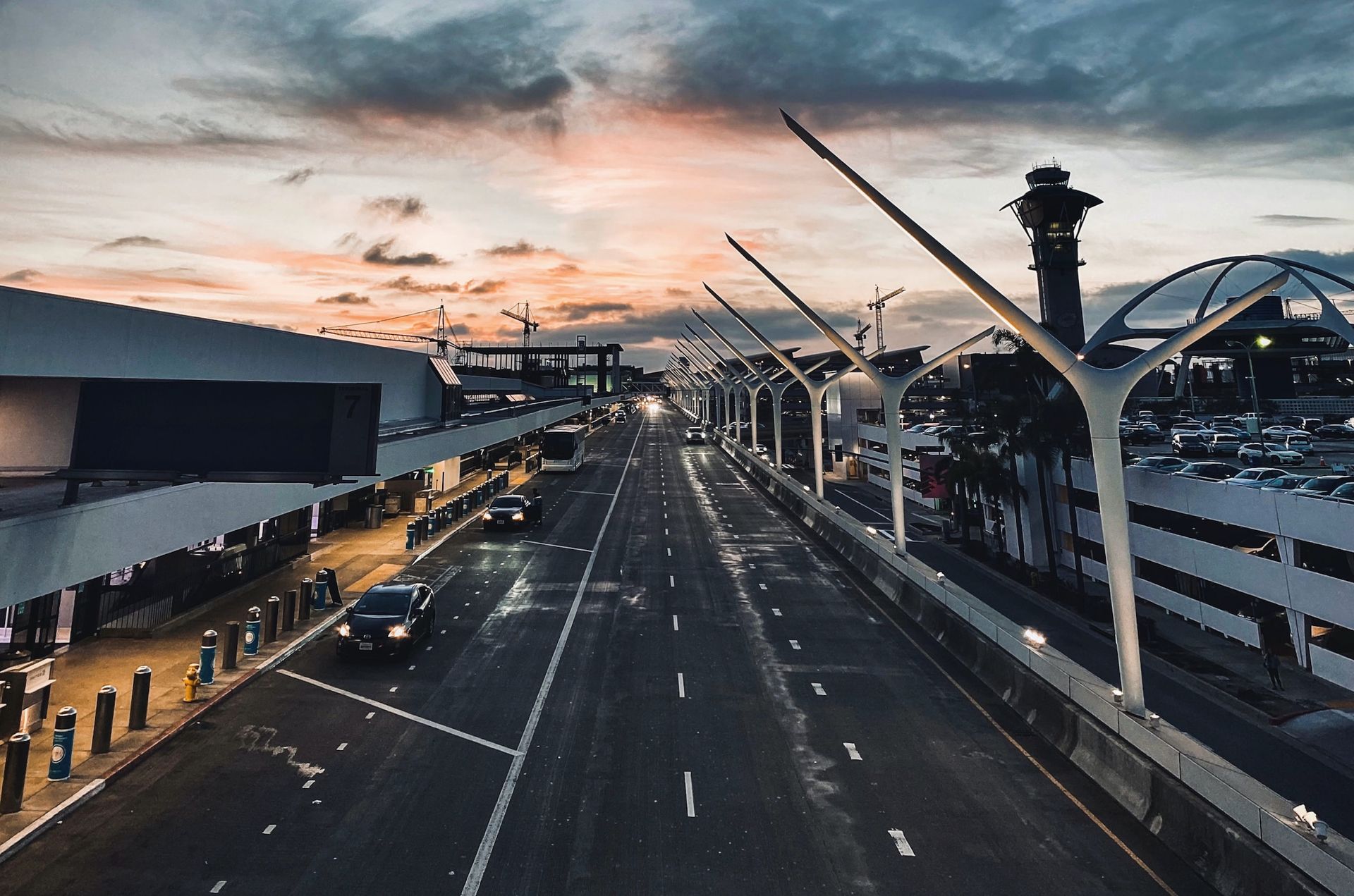 LAX Airport, Departures Level Roadway