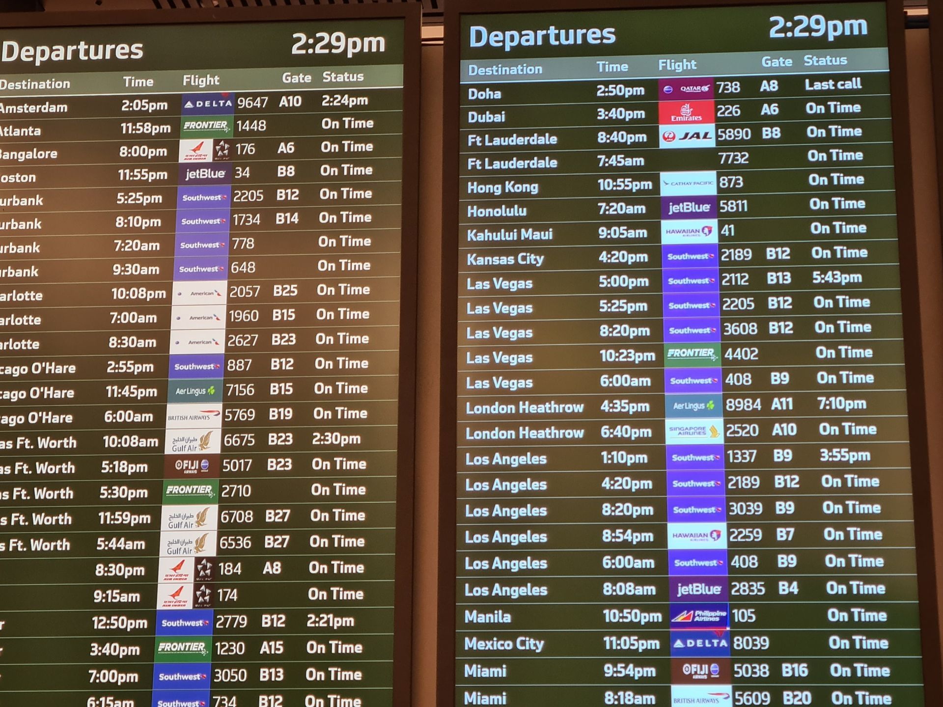 San Francisco Airport, Flight Departure Board