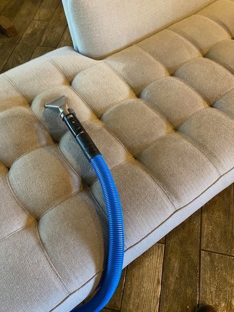 Process of deep furniture cleaning