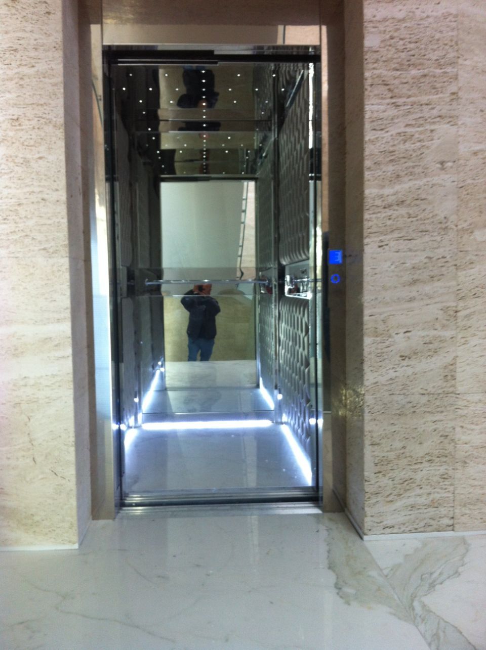 ascensore porta
