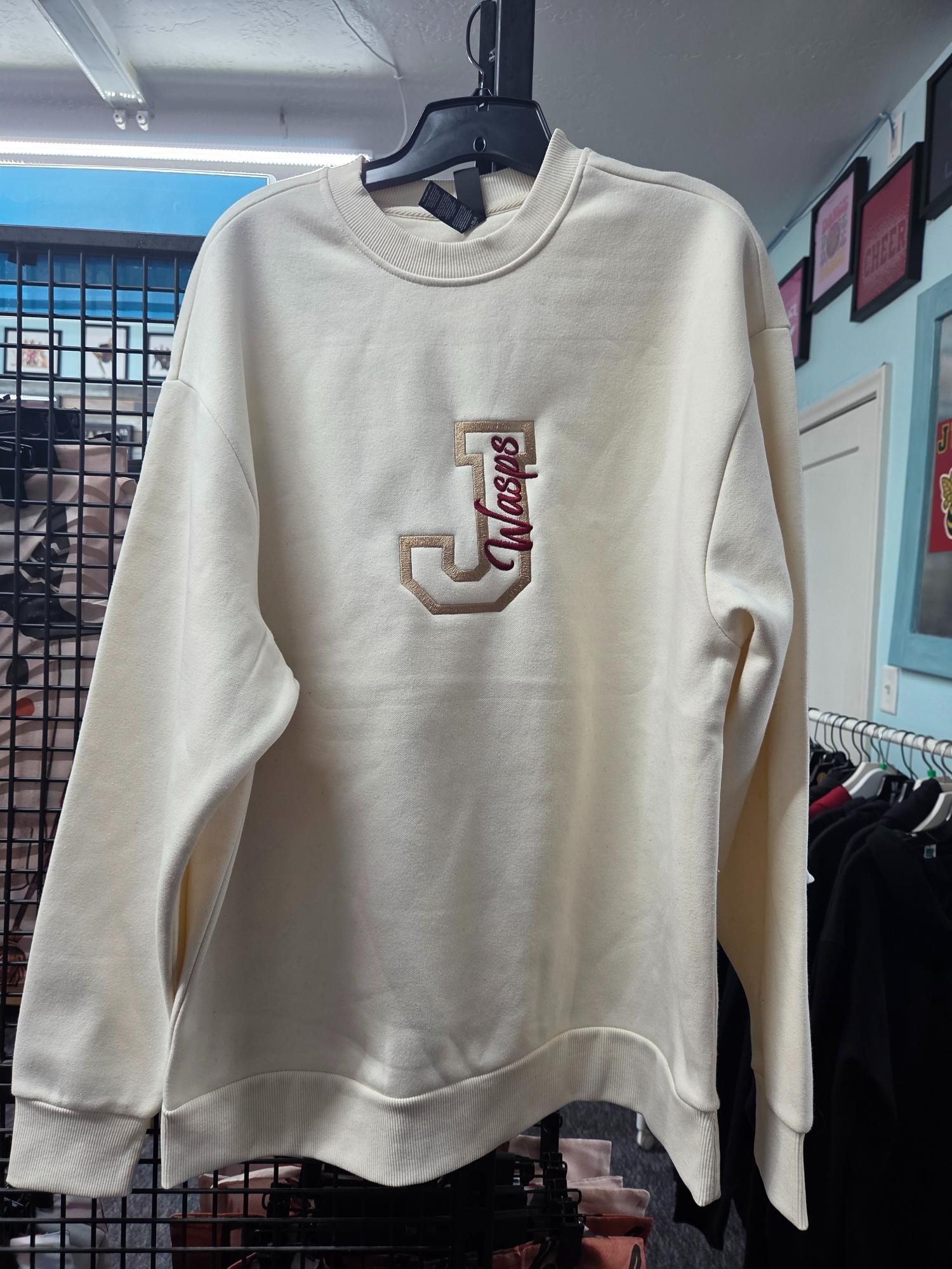 Cream-colored sweatshirt with embroidered 
