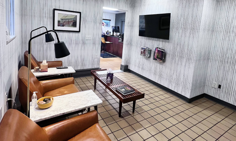 Waiting Room | Arie Nol Auto Center, Inc