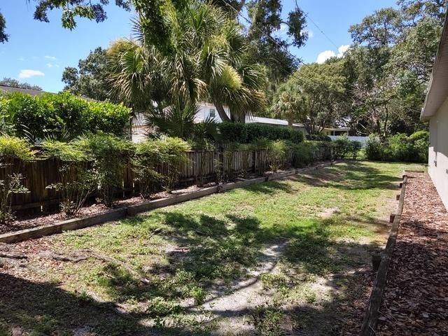 Residential aluminum/steel fence installation in Temple Terrace, FL