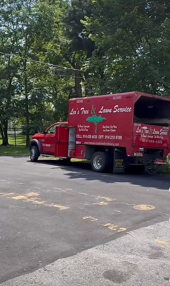 Leos Tree and Lawn Service, Inc Truck