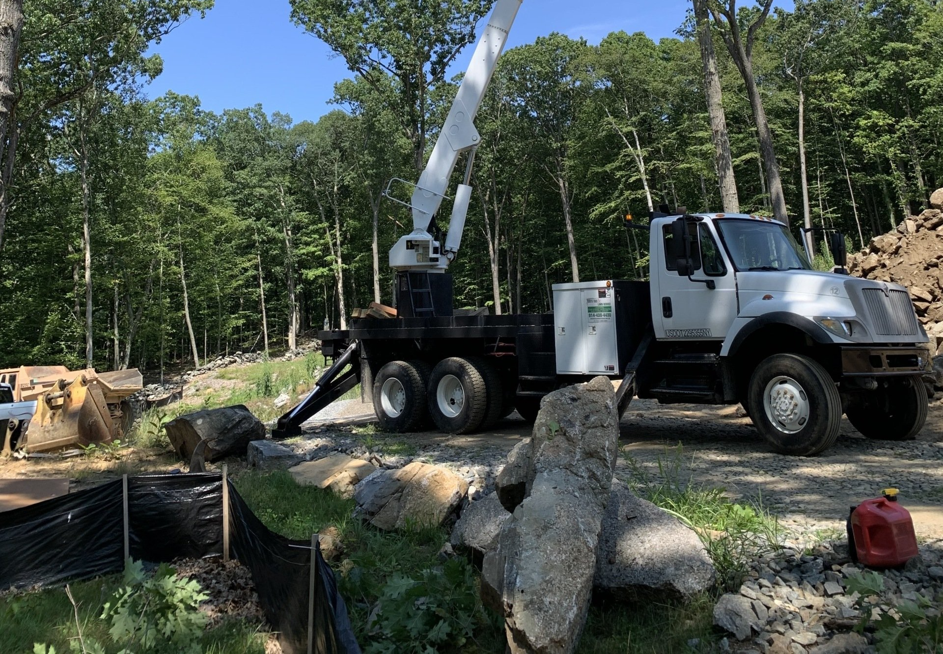 Leos Tree and Lawn Service, Inc Tree Services