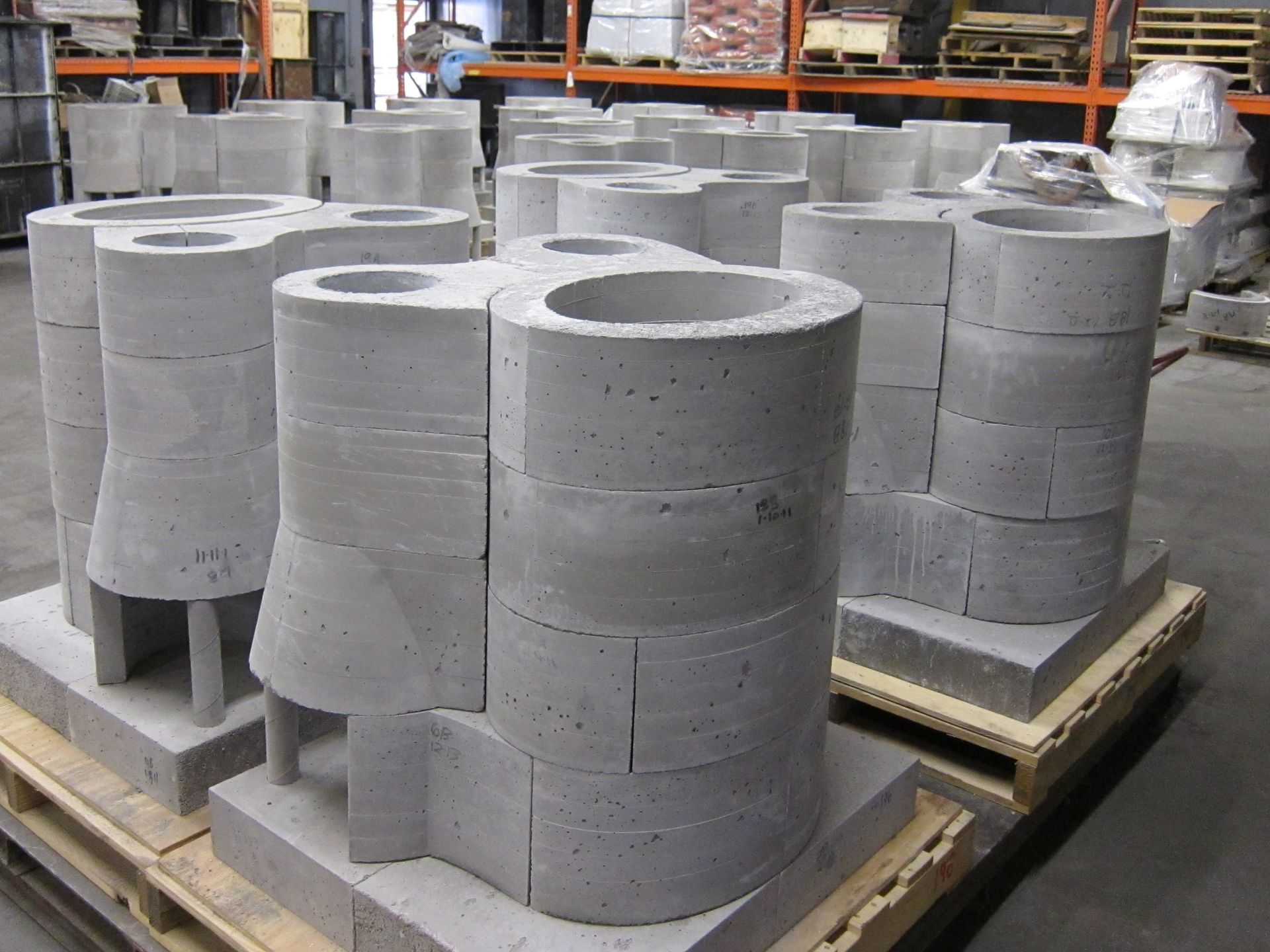 precast refractory shapes for furnaces
