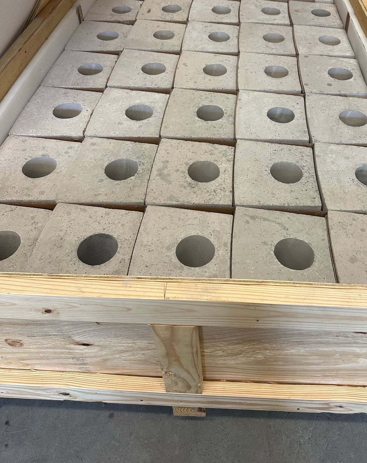 precast refractory shapes for aluminum processing