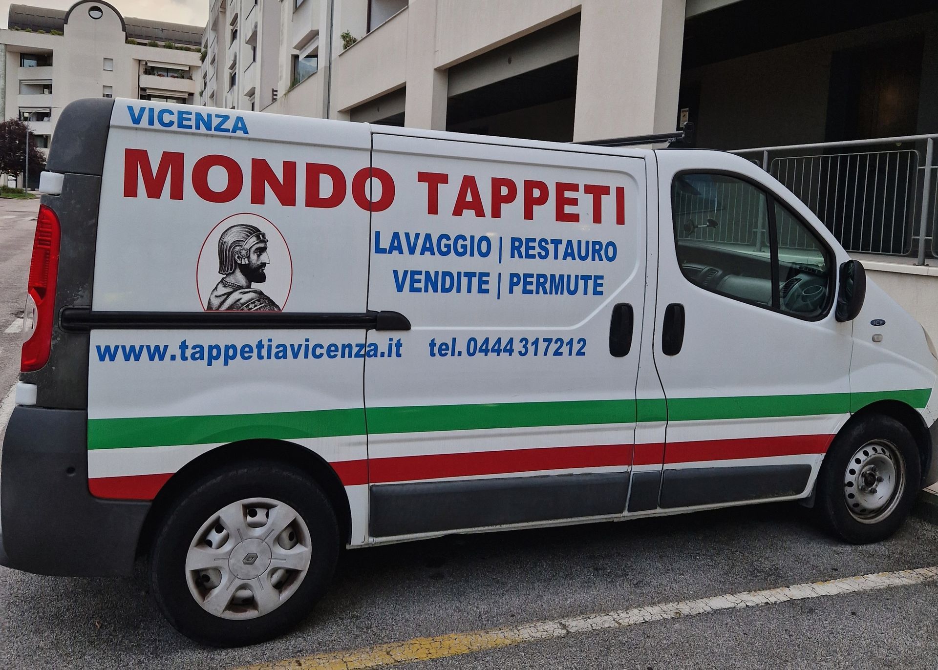 Mondo Tappeti Vicenza lavaggio professionale con trattamento antibatterico e antitarme