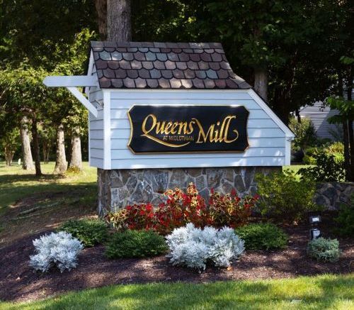 A sign that says queens mill on it