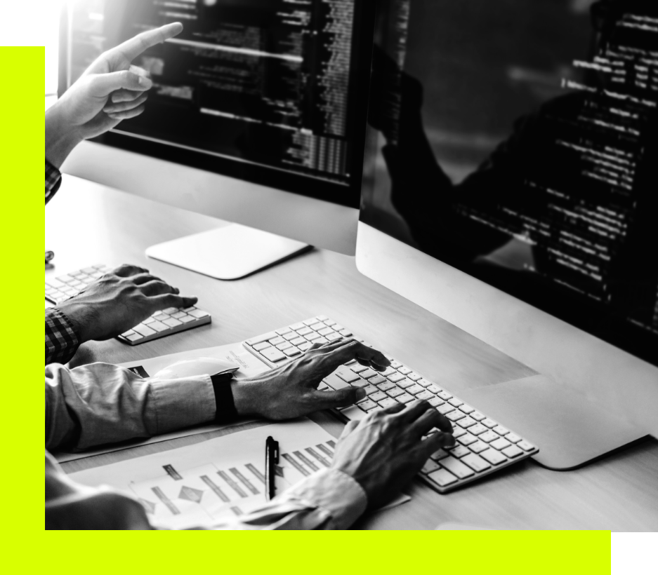 Desenvolvedor programando