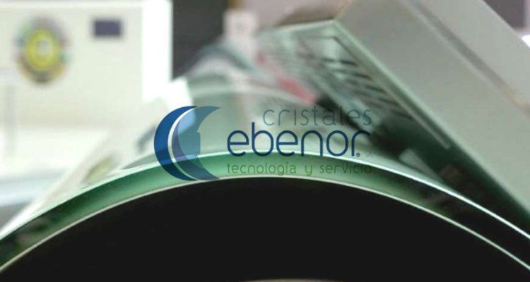 Un primer plano de un libro con la palabra ebenor escrita en él.