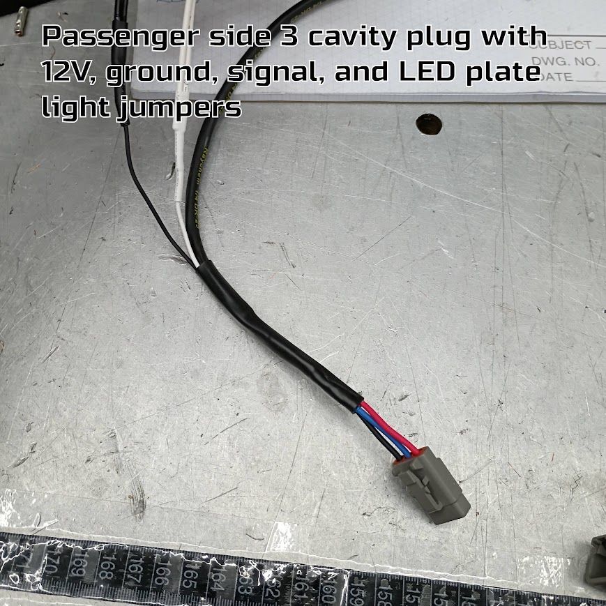 Passenger-side 3-cavity plug with 12V ground, signal, and LED plate light jumpers