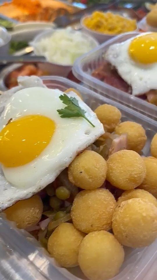 Plato de comida casera para llevar