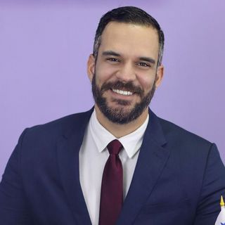 Luis Arjona PTY Lawyers Luis Arjona PTY Lawyers
(a man with a beard is wearing a suit and tie)