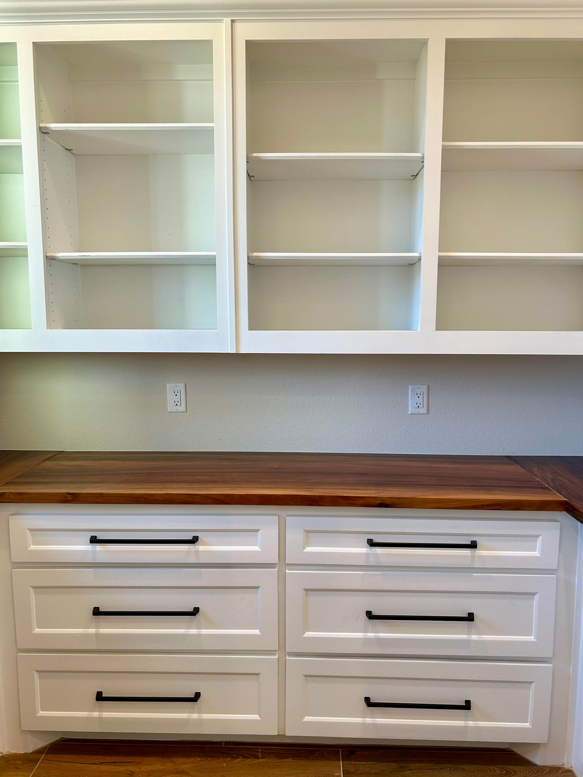 Beautiful  Custom Laundry/Mud Room Roger Townsend Construction  Co. Quality Custom Homes North Texas  Pottsboro  Lake Texoma 