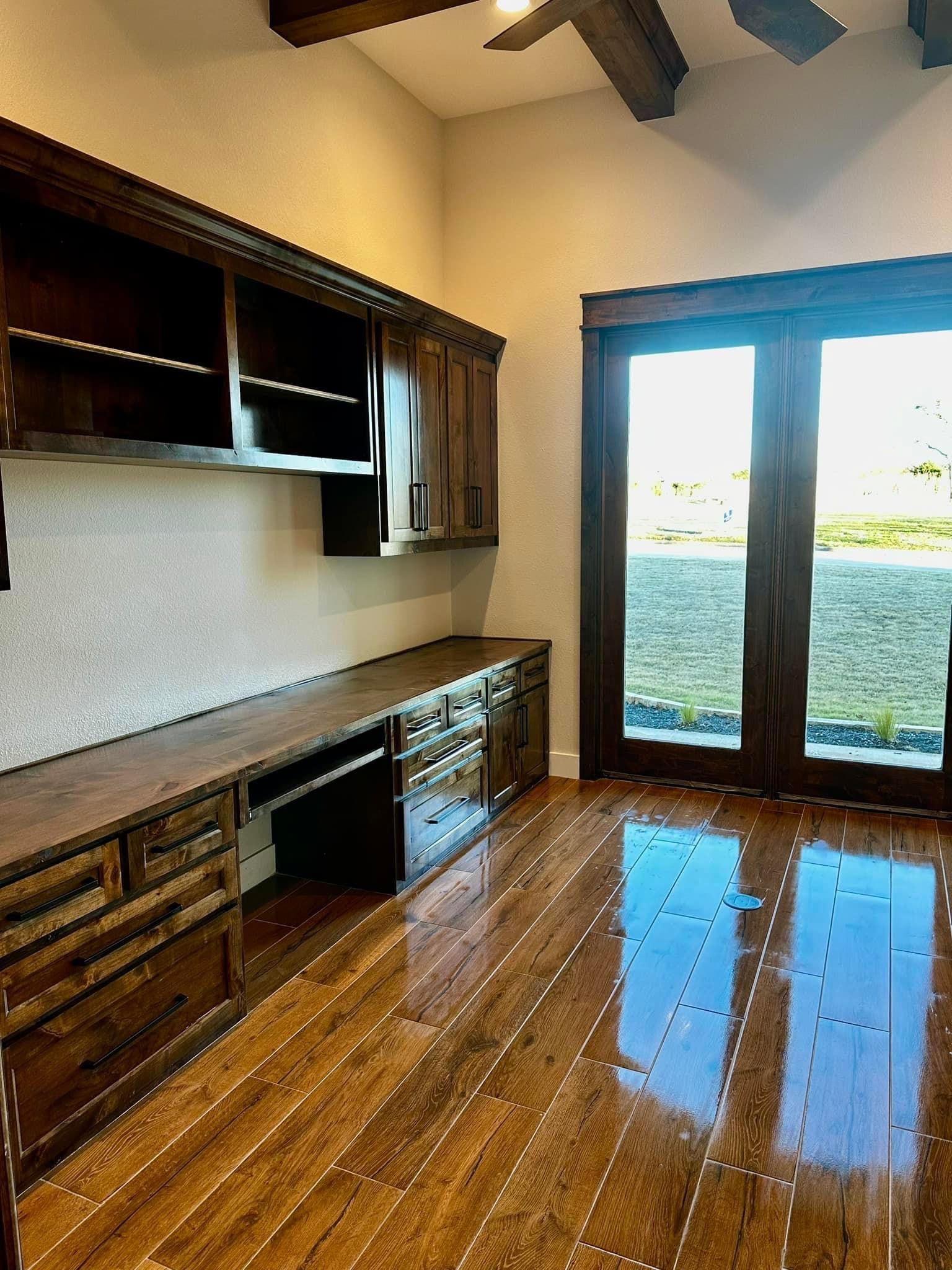 Beautiful  Custom Laundry/Mud Room Roger Townsend Construction  Co. Quality Custom Homes North Texas  Pottsboro  Lake Texoma 
