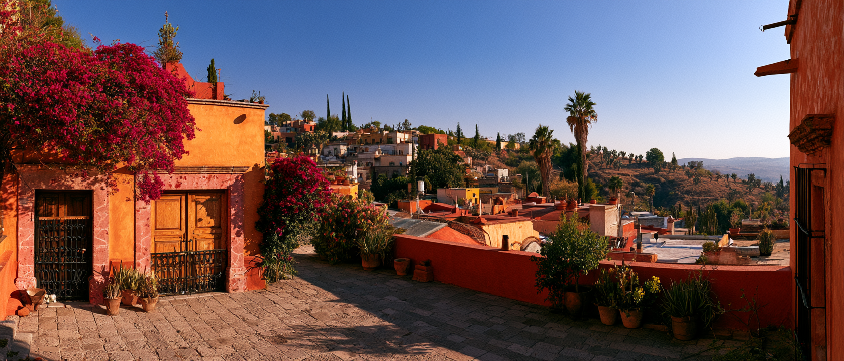 Vista panorámica de San Miguel de Allende desde una terraza colonial, destino de bodas donde se hosp