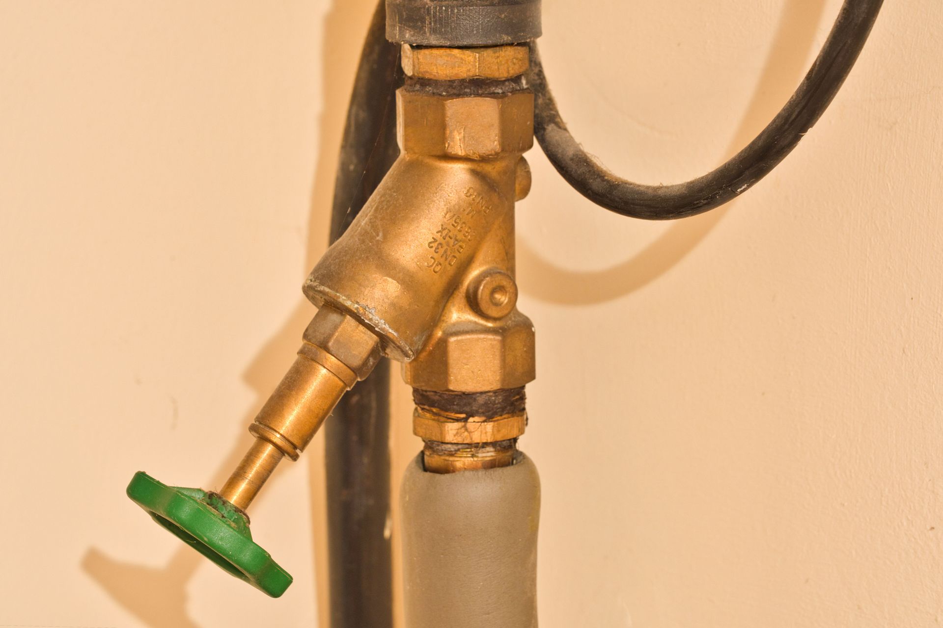 Water shut-off valve