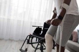 person with injured leg