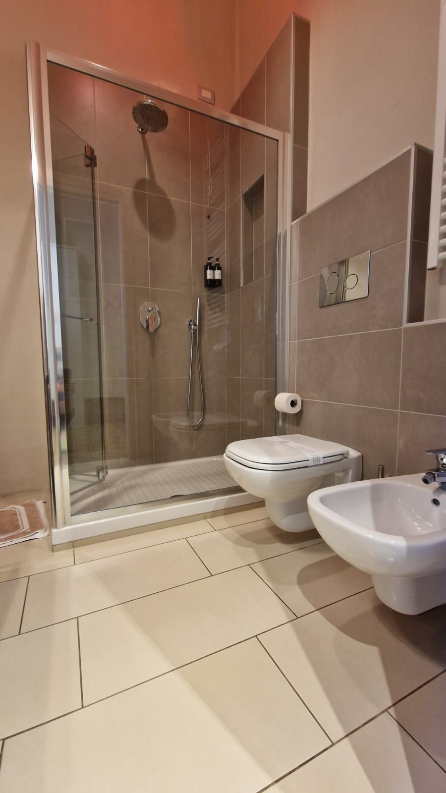 bagno di una camera d'albergo