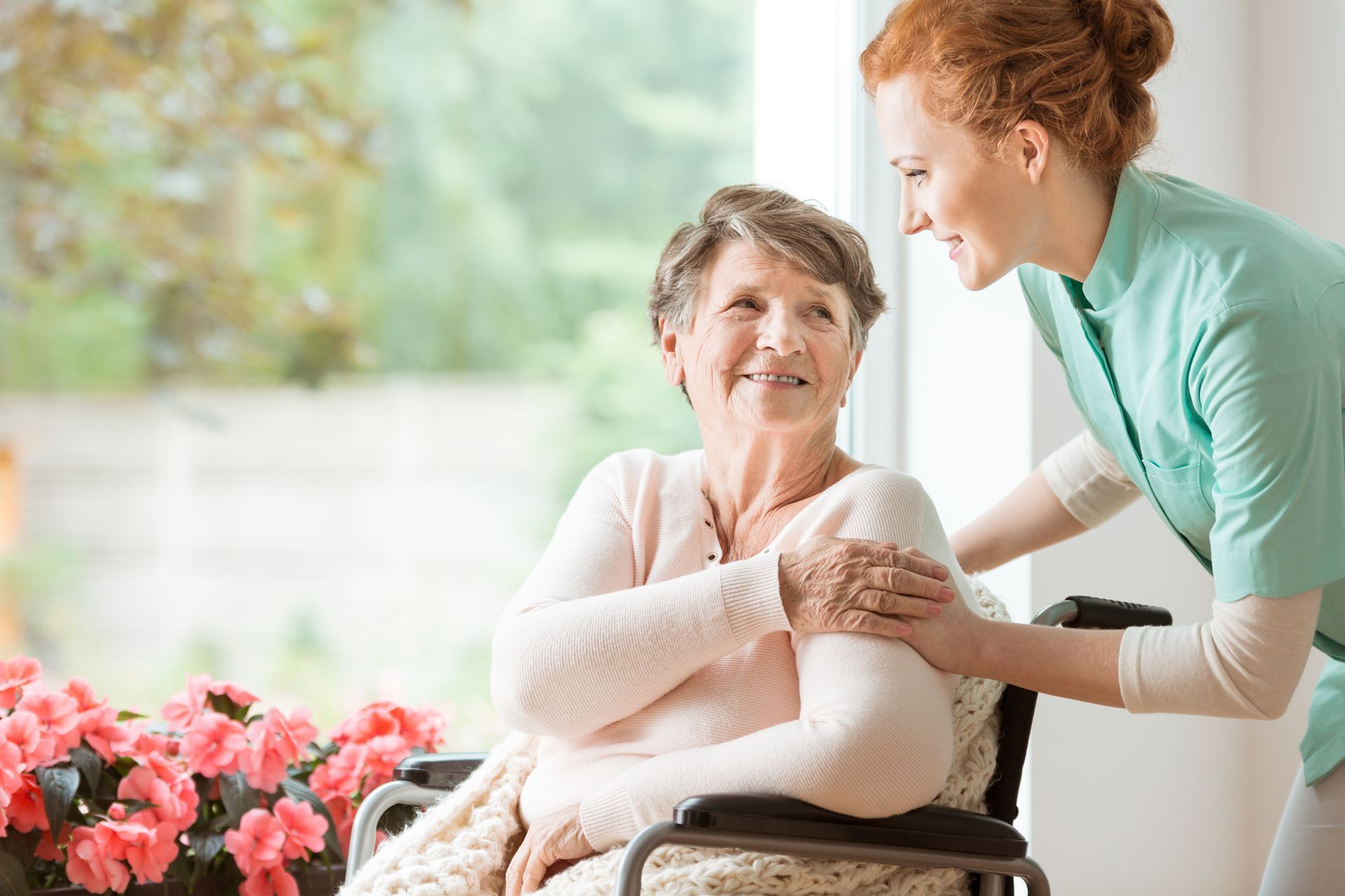 A nurse is talking to an elderly woman in a wheelchair | at home blood draw Florida