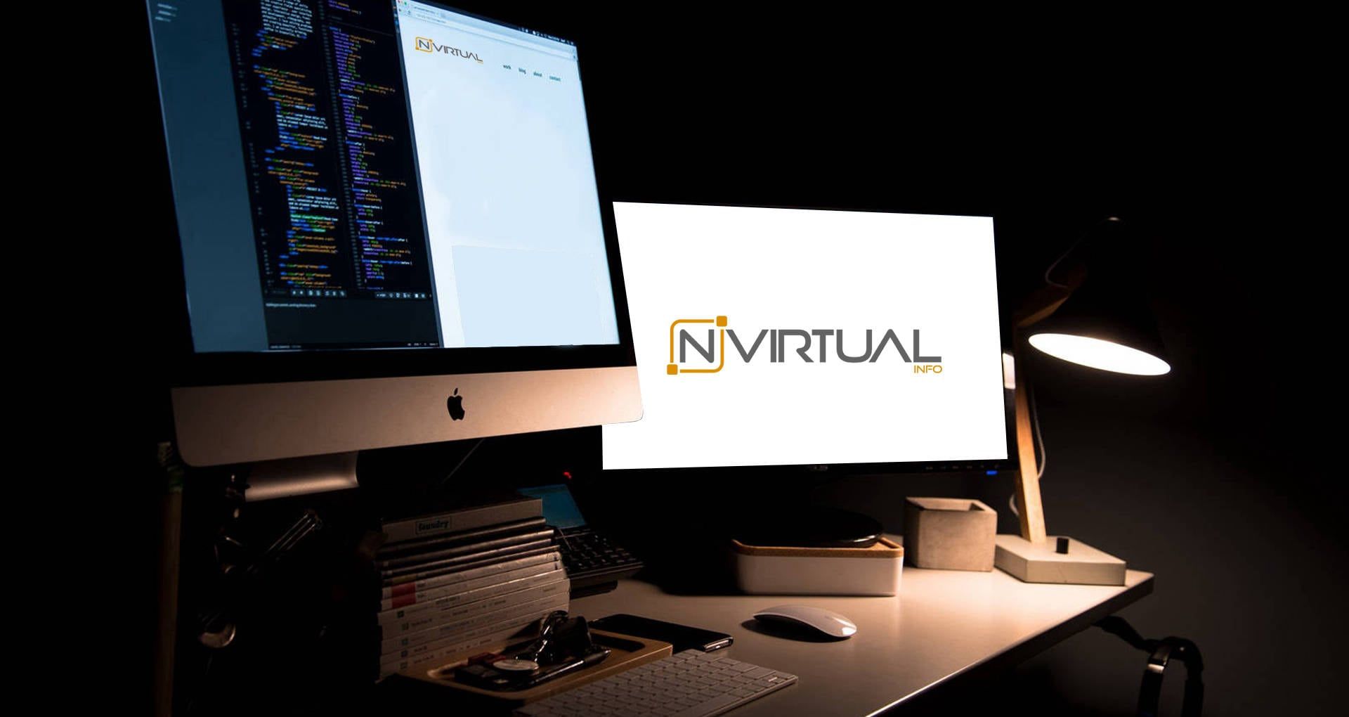 Dois monitores de computador em uma mesa com as palavras n virtual na tela