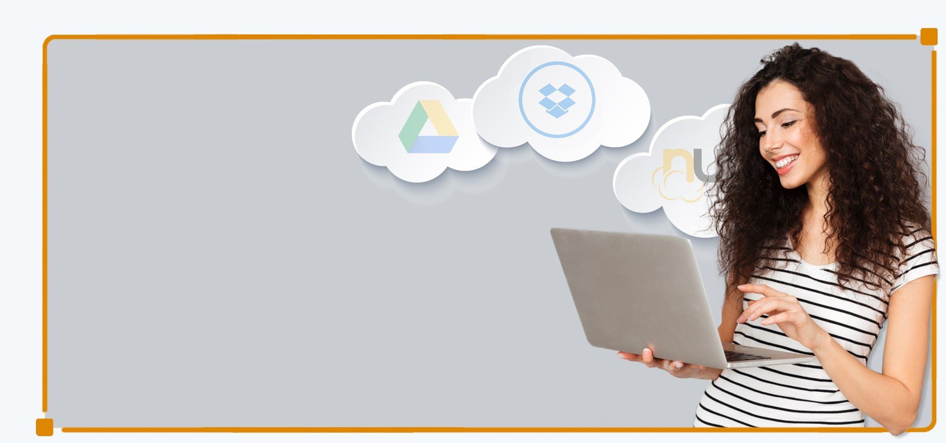 Uma mulher está usando um laptop com nuvens ao fundo.