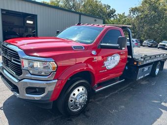 E & E Towing Service flatbed tow truck towing in Nashville, TN