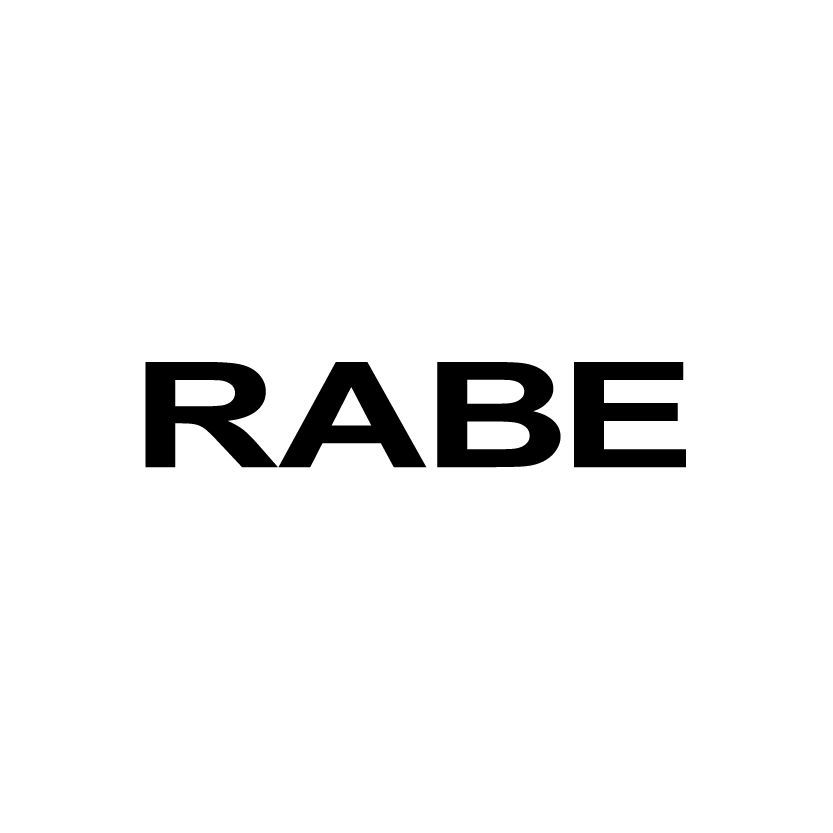 Das Wort Rabe ist in schwarzer Schrift auf weißem Grund geschrieben.