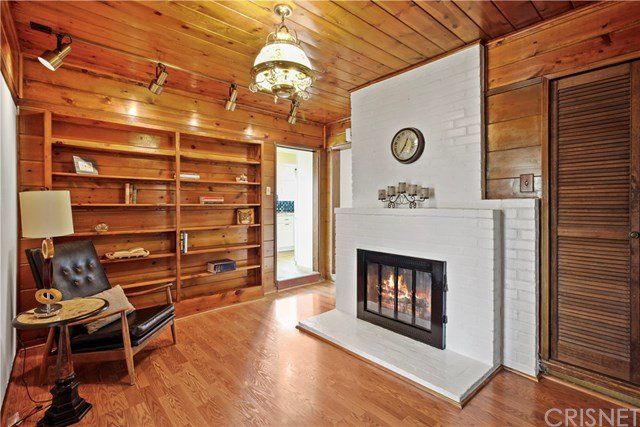 spacious-traditional-in-the-red-hot-north-hollywood-neighborhood