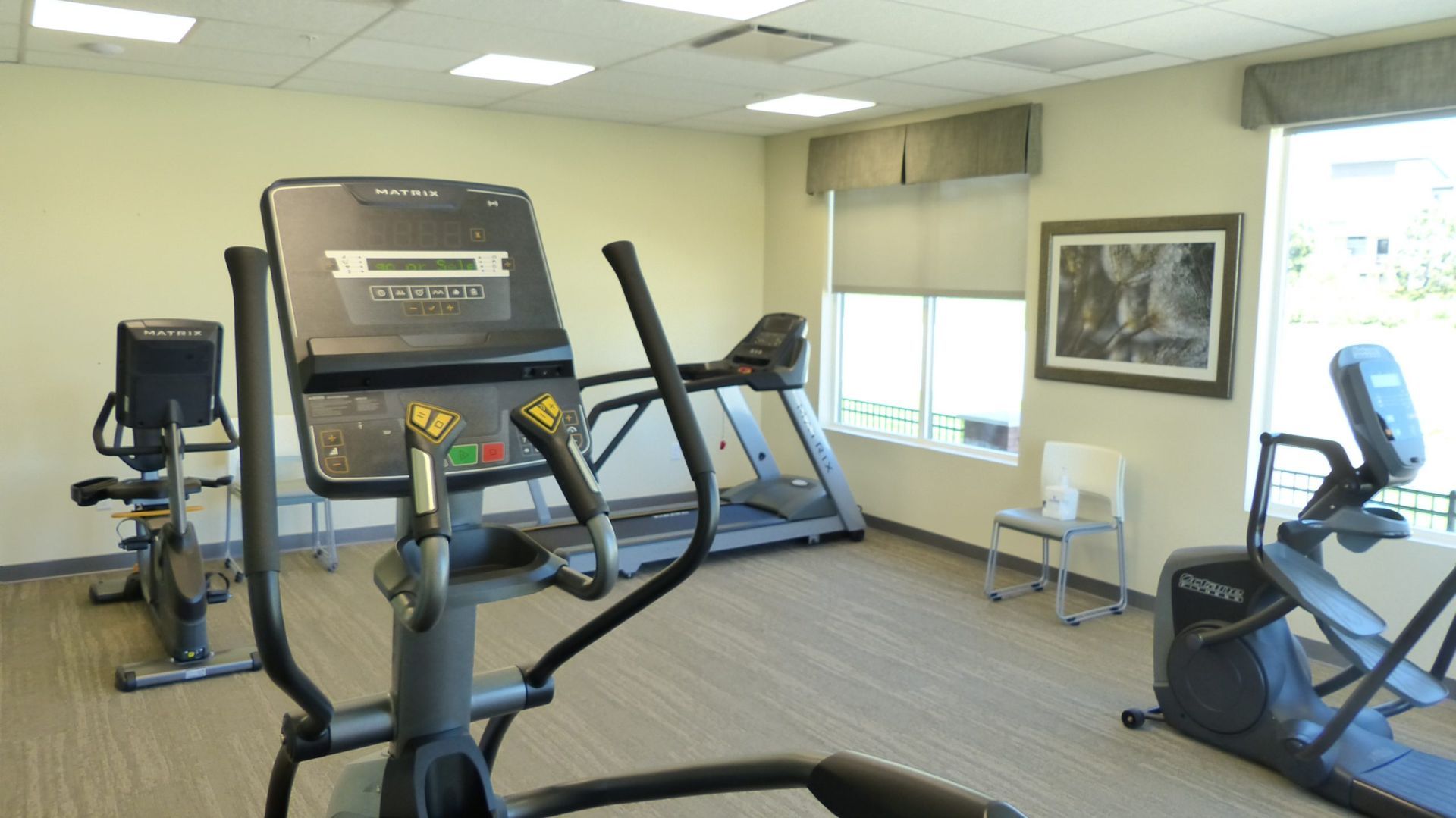 Photo of modern dining area, click here to view Amenities