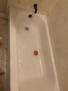 clean bathtub
