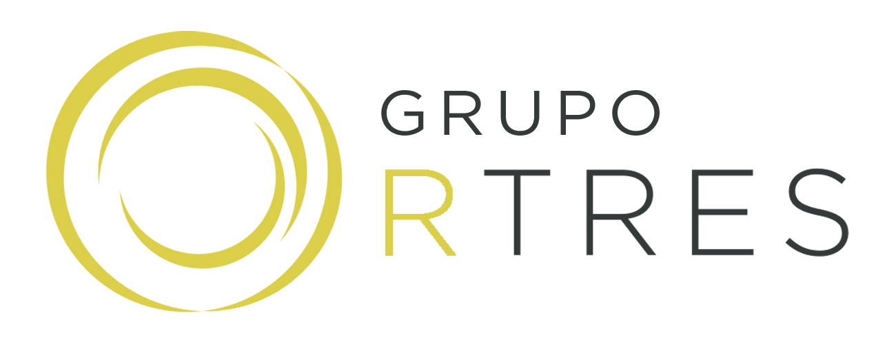 Logotipo de Grupo RTRES con círculos concéntricos dorados y texto gris sobre fondo blanco.