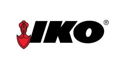 Logotipo de IKO con un emblema de una rosa roja y texto negro en cursiva sobre un fondo blanco.
