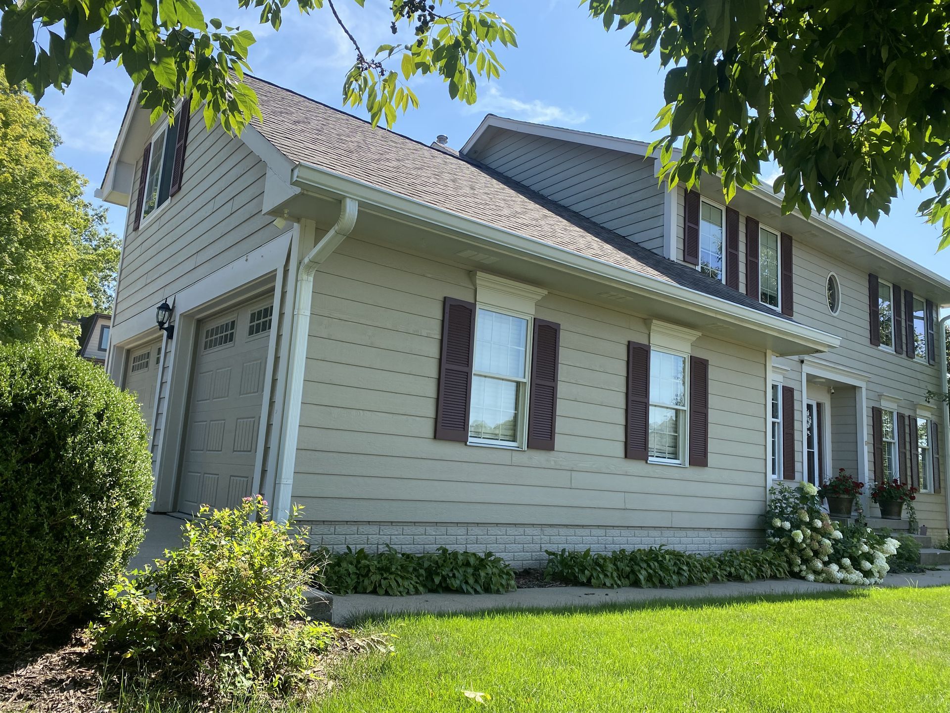 Painting exterior of home in des moines iowa