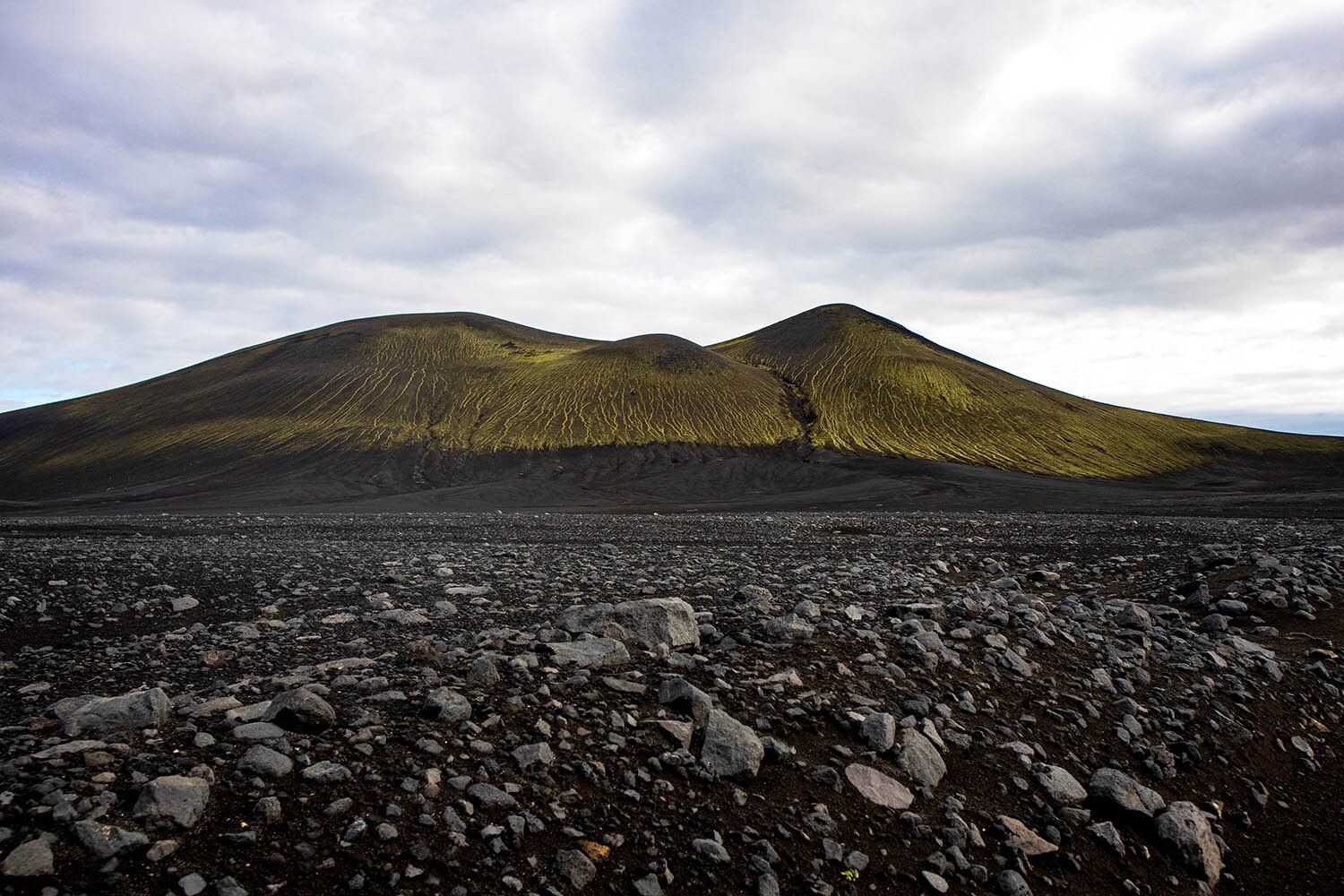 Een kaal vulkanisch landschap, IJsland