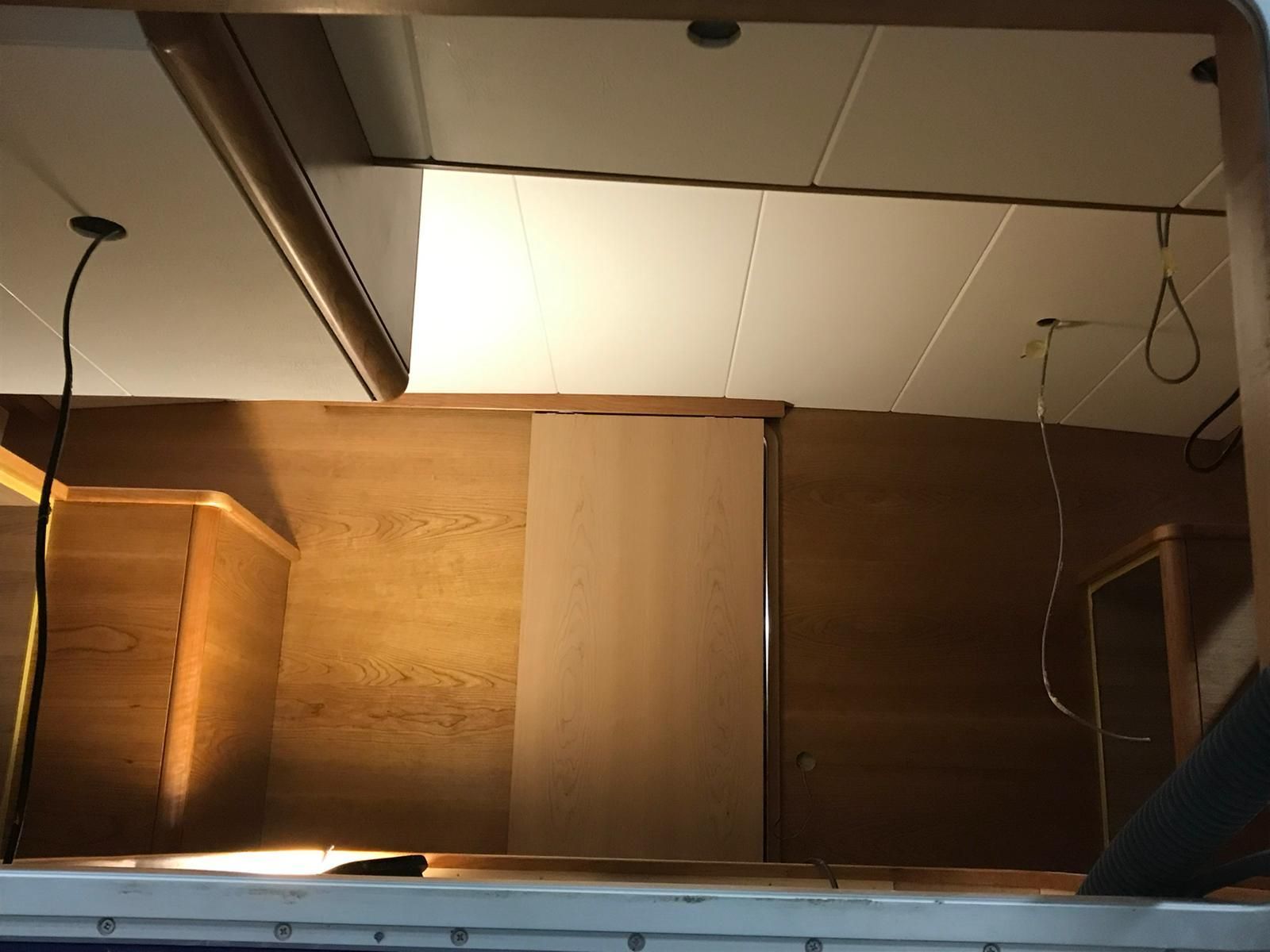 wit leren plafonds in particuliere cruiser (jacht) door interieurbouwnoord Groningen meubelmakers