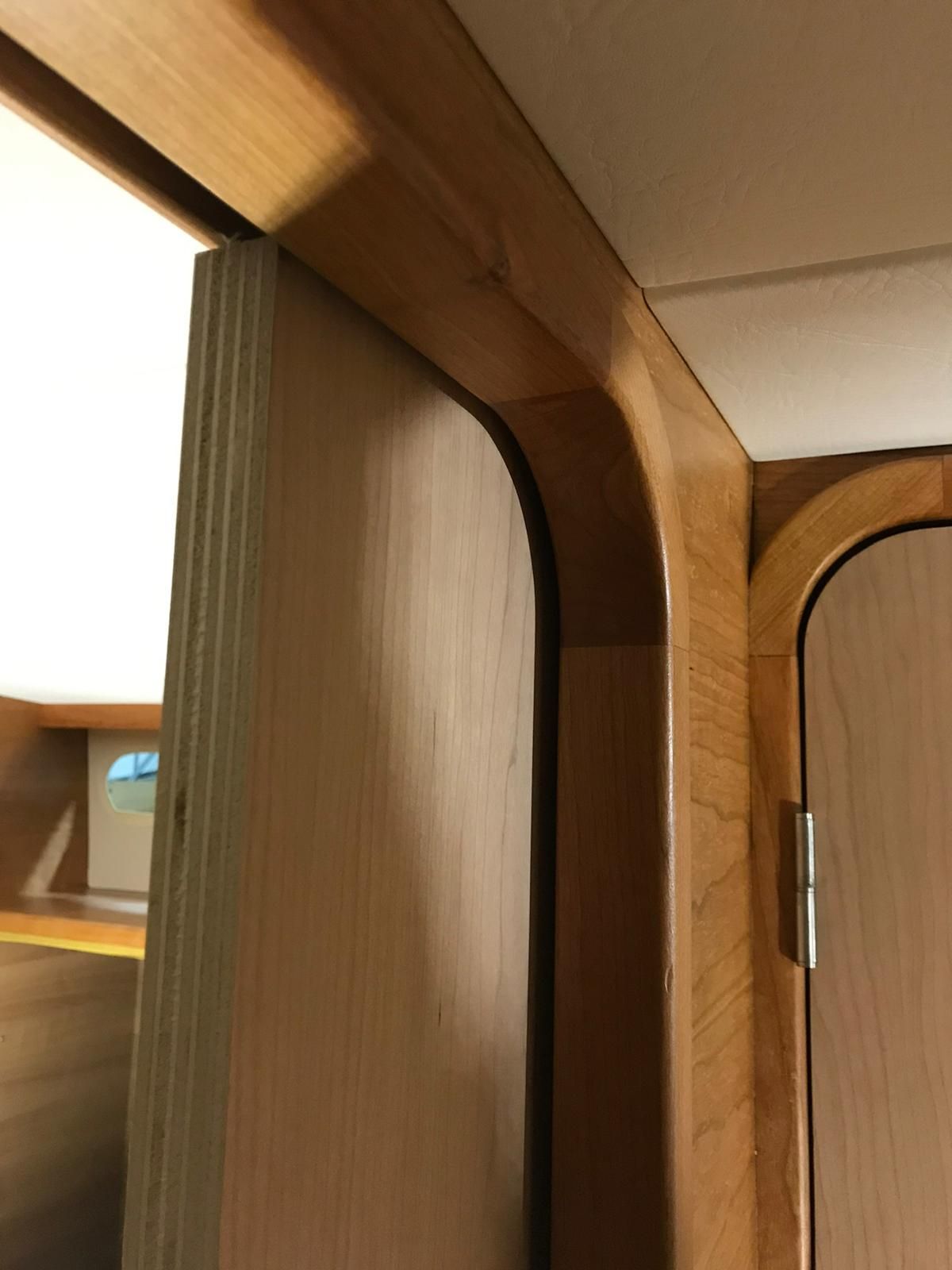 Mooie afwerking deurposten in cruiser (jacht) door interieurbouwnoord Groningen meubelmakers
