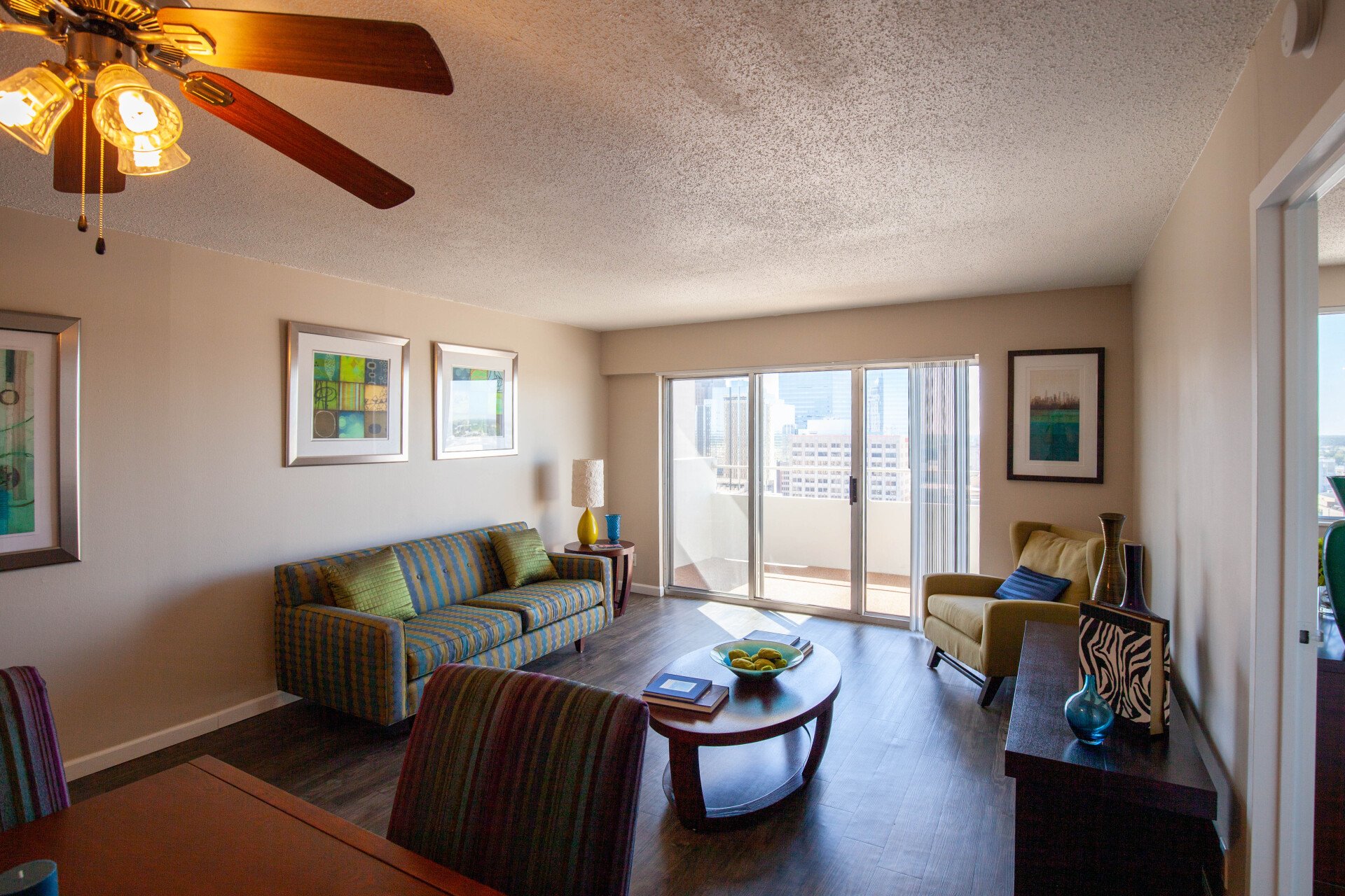 Petfriendly, Spacious Design Upscale Apartments OKC