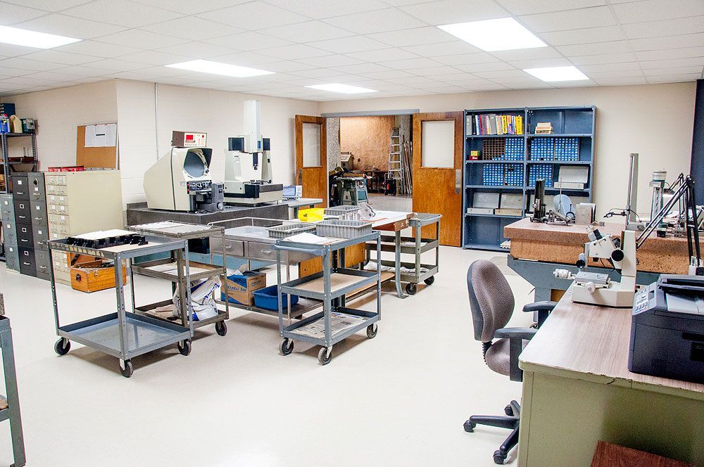 A large room with a lot of tables and chairs
