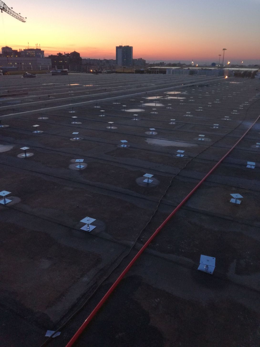 posa coperture in un edificio