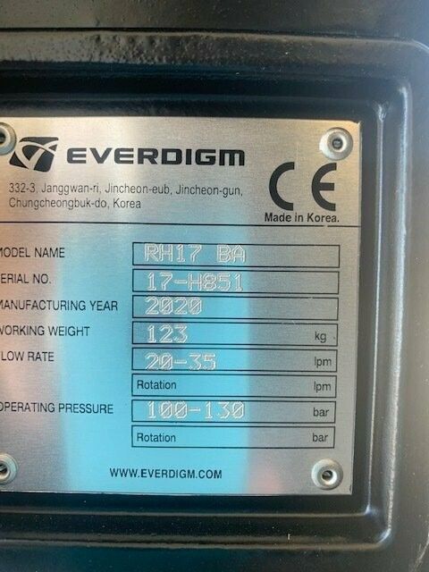 Data plate for an Everdigm RM17 84 hydraulic attachment, with specifications and CE mark; made in Korea.