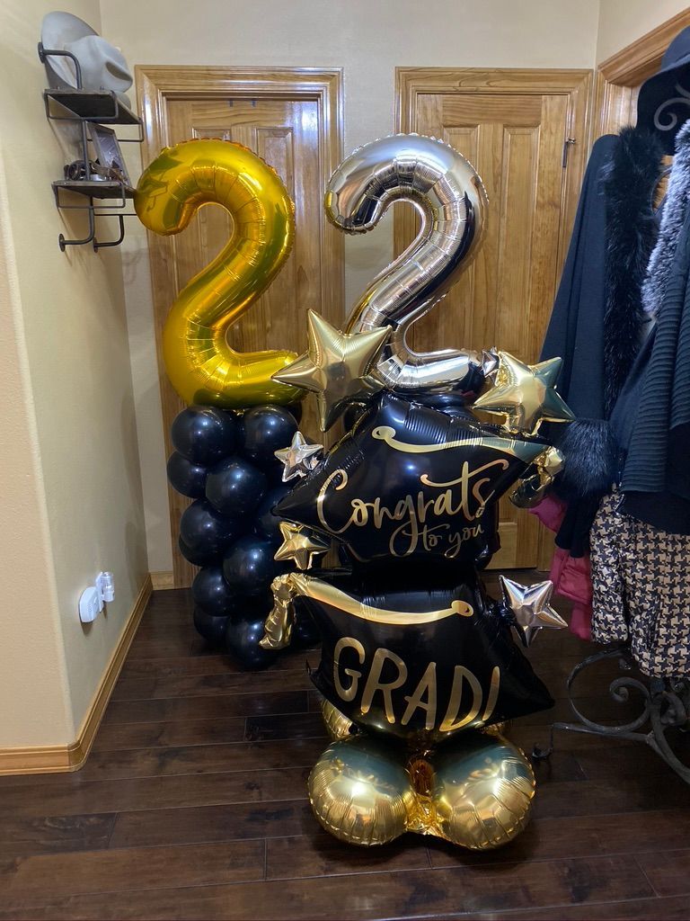 A bunch of balloons are sitting on top of each other in a room.