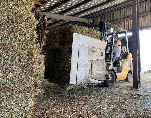 Forklift bale clamp attachment with Ring Power Lift Trucks
