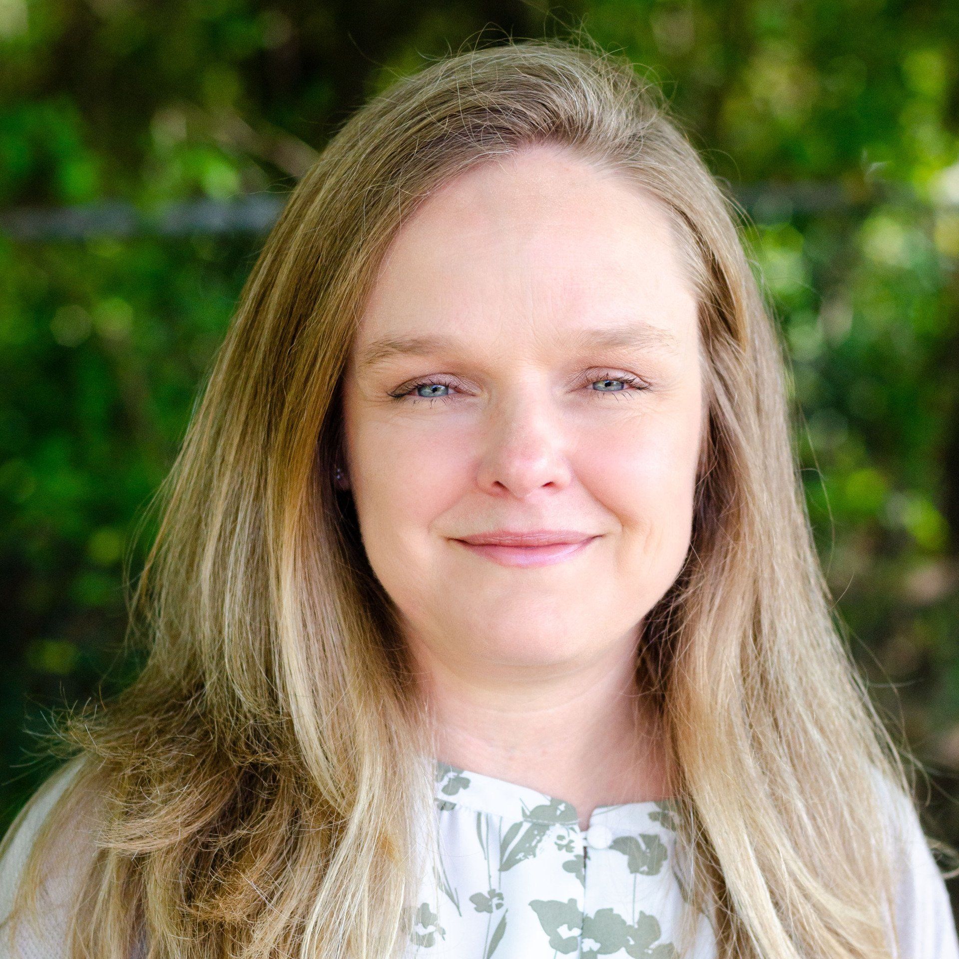 Julie McMahan headshot