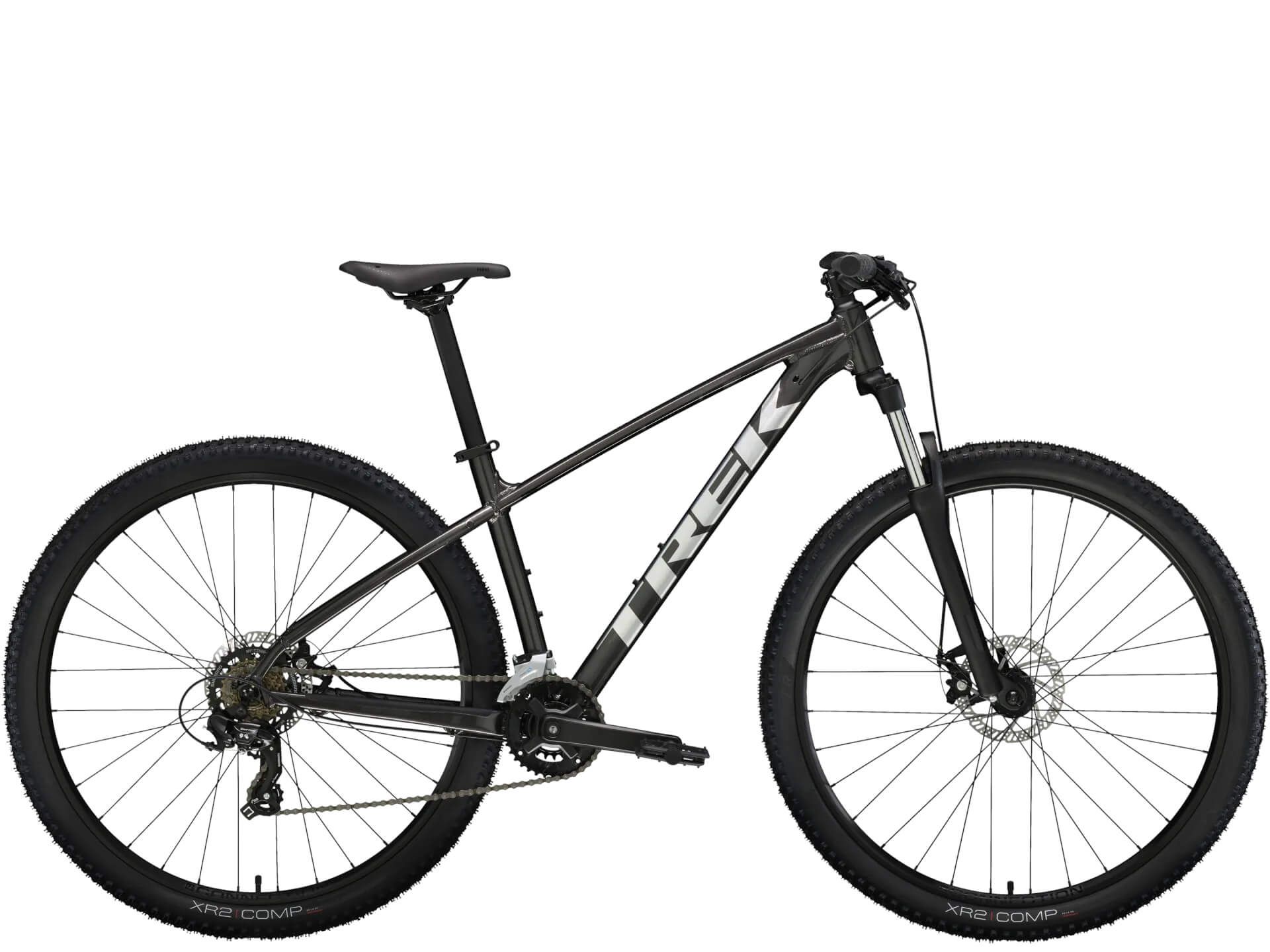 Een groene en zwarte Trek mountainbike op een witte achtergrond.